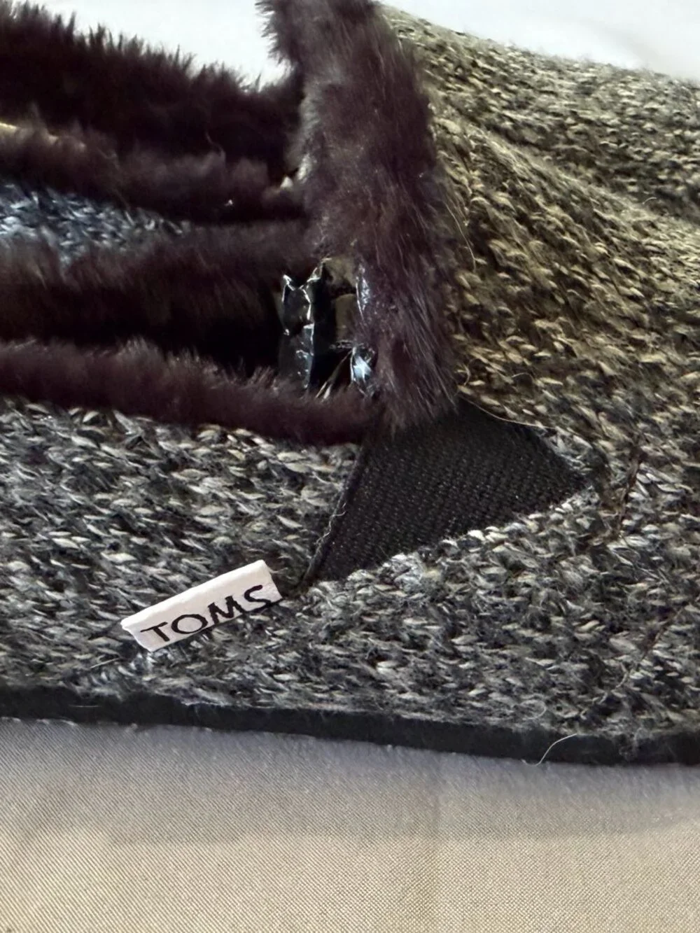 Tom’s Woman’s Fur Lined Heather Knit Slip-on Shoes Size 8 Black And Gray EUC